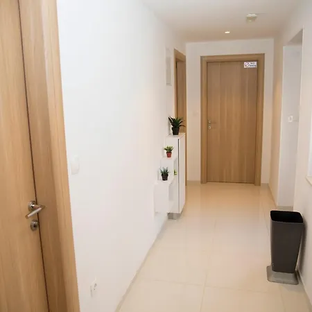 Diamond Apartment *