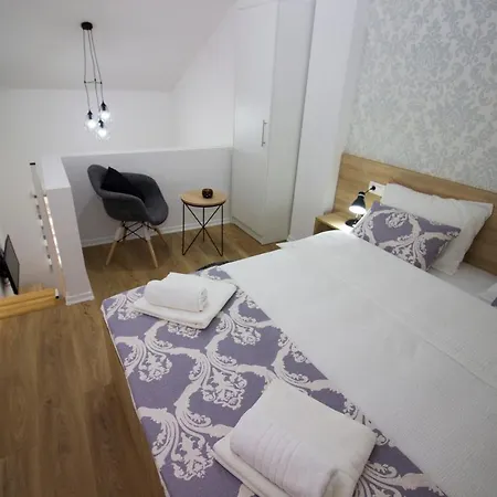 Diamond Apartment *