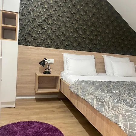Diamond Apartment *